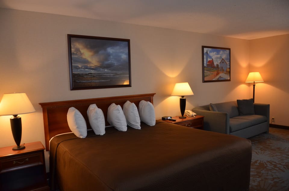 Pillowtop beds, desk, laptop workspace, blackout drapes