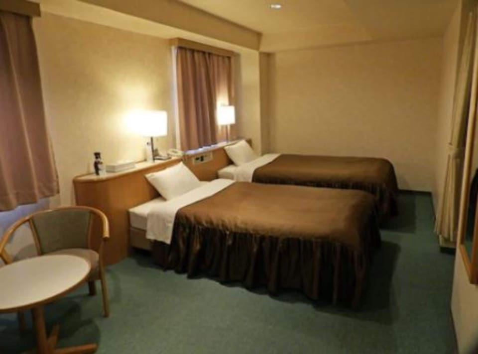 Desk, soundproofing, iron/ironing board, free WiFi