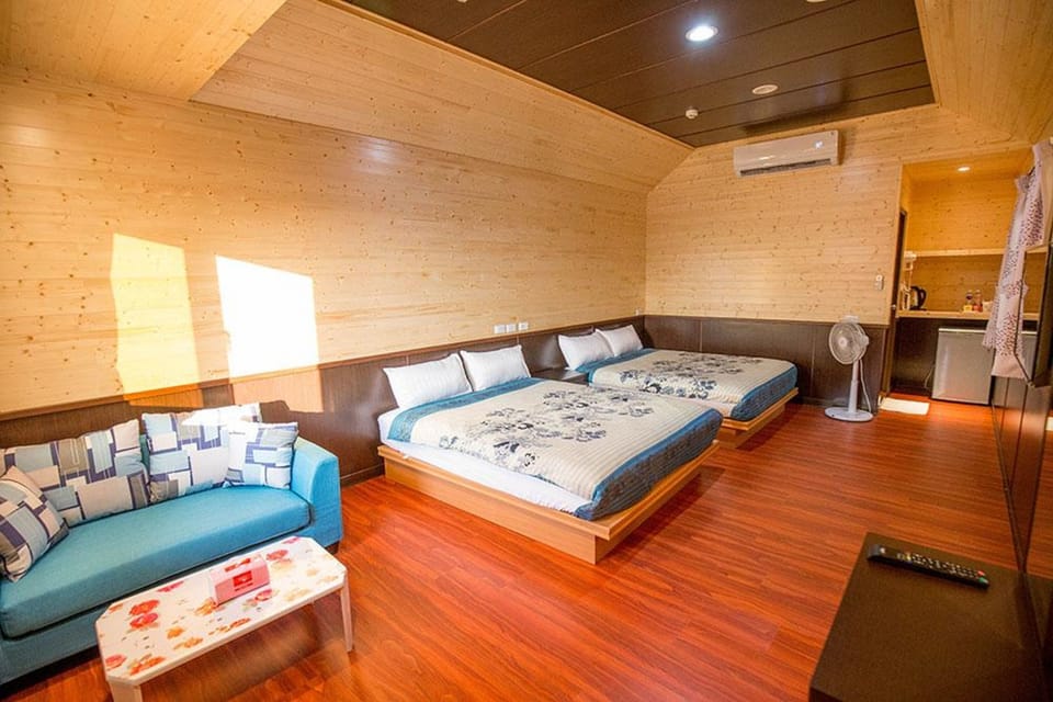 Standard Quadruple Room | Desk, blackout drapes, rollaway beds, free WiFi