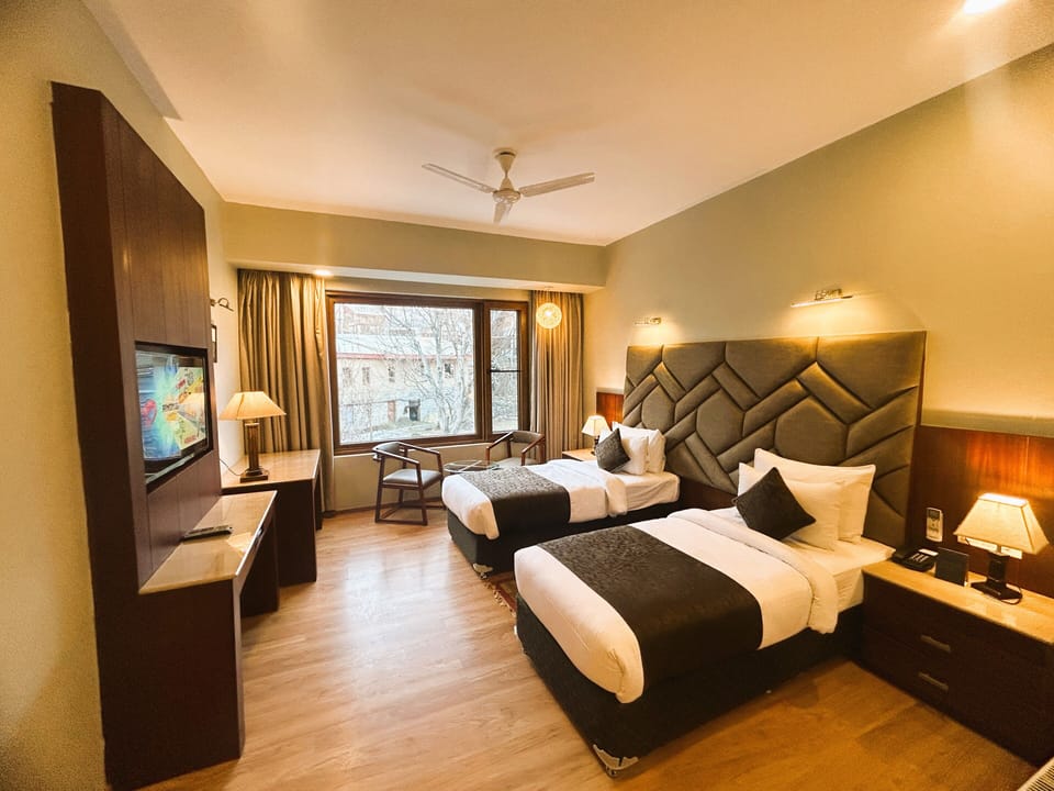 Premium Twin Room | Desk, soundproofing, WiFi (free), bed sheets
