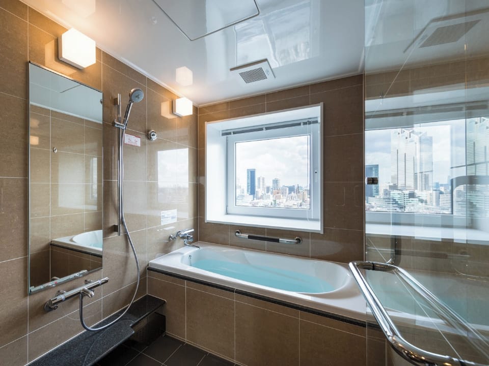 Deluxe Twin Room, 2 Bedrooms, Non Smoking | Bathroom | Combined shower/tub, deep soaking tub, free toiletries, hair dryer