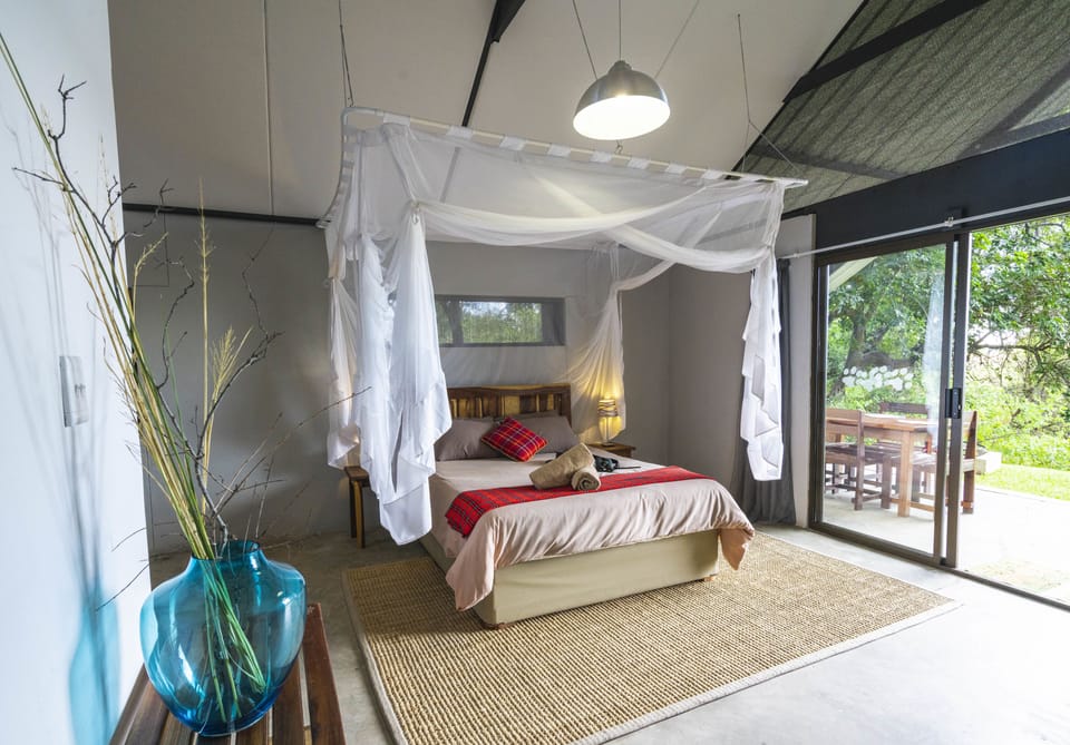 Family Bungalow 1 | In-room safe, desk, bed sheets