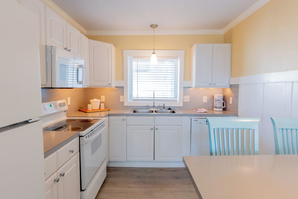 Apartment, Ground Floor | Private kitchen | Fridge, microwave