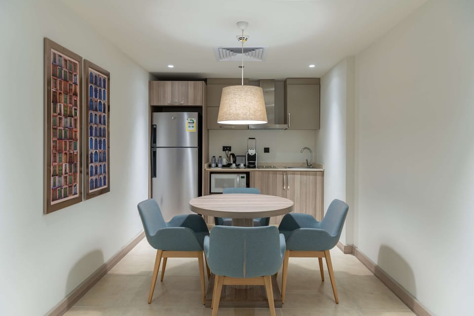 Junior Suite (Lounge Access) | 1 bedroom, minibar, in-room safe, desk