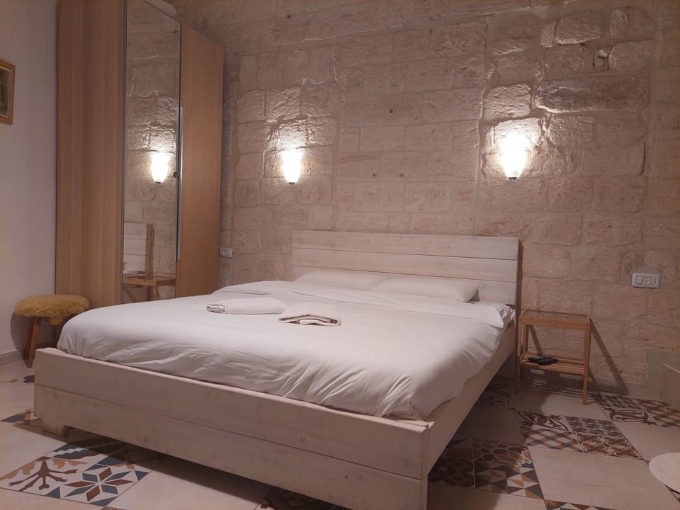 Deluxe Double Room | Iron/ironing board, rollaway beds, free WiFi, bed sheets