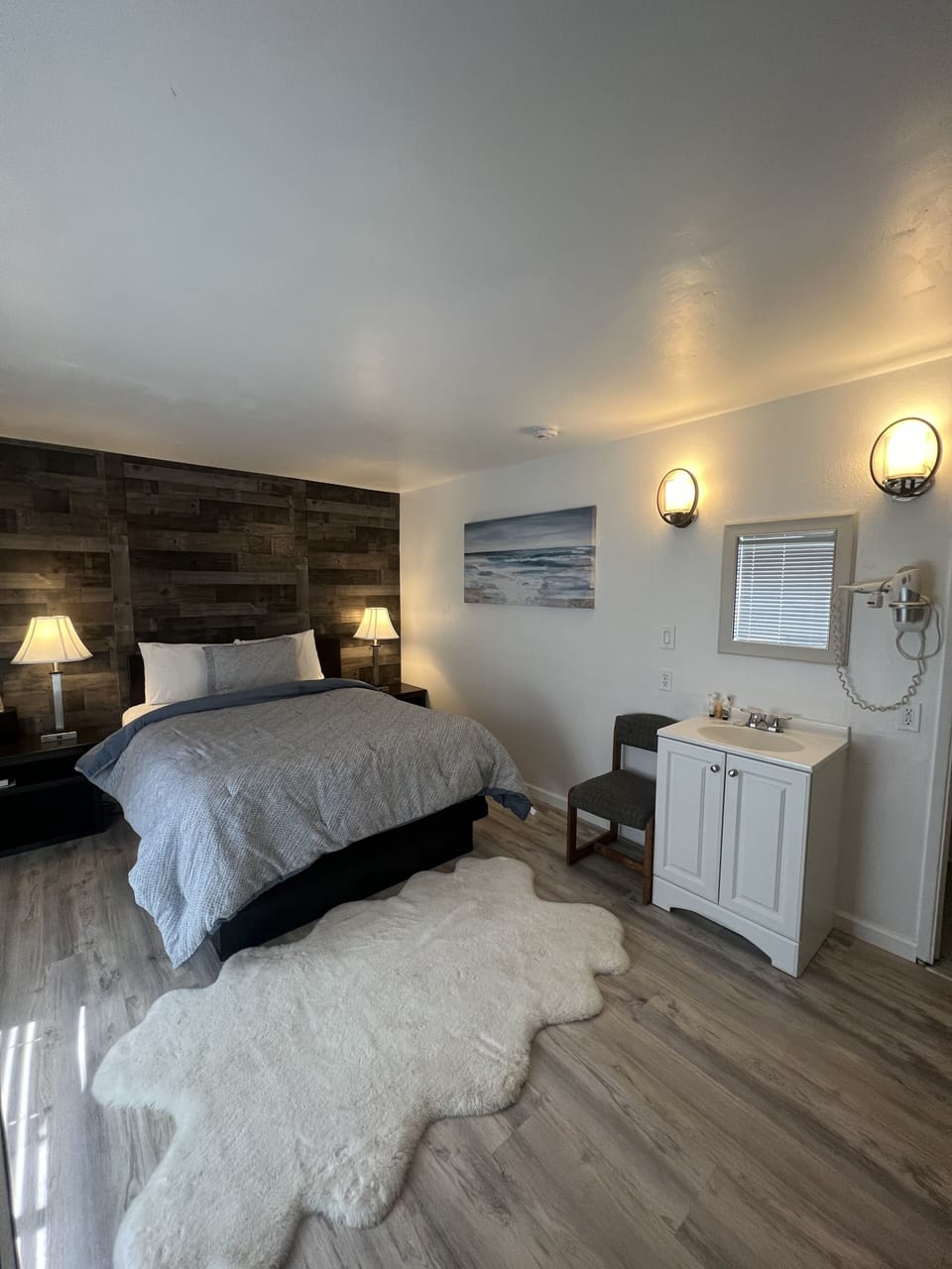 Standard Room, 1 Queen Bed | Desk, blackout drapes, iron/ironing board, free WiFi