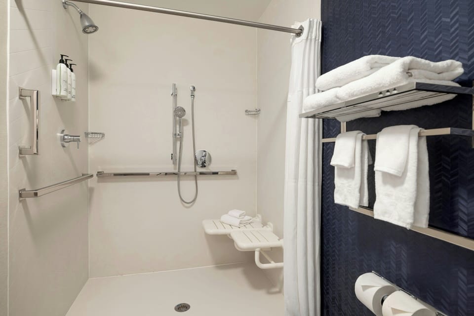 Combined shower/tub, designer toiletries, hair dryer, towels