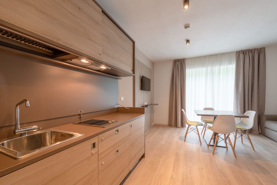 Comfort Duplex | Private kitchen | Mini-fridge, electric kettle
