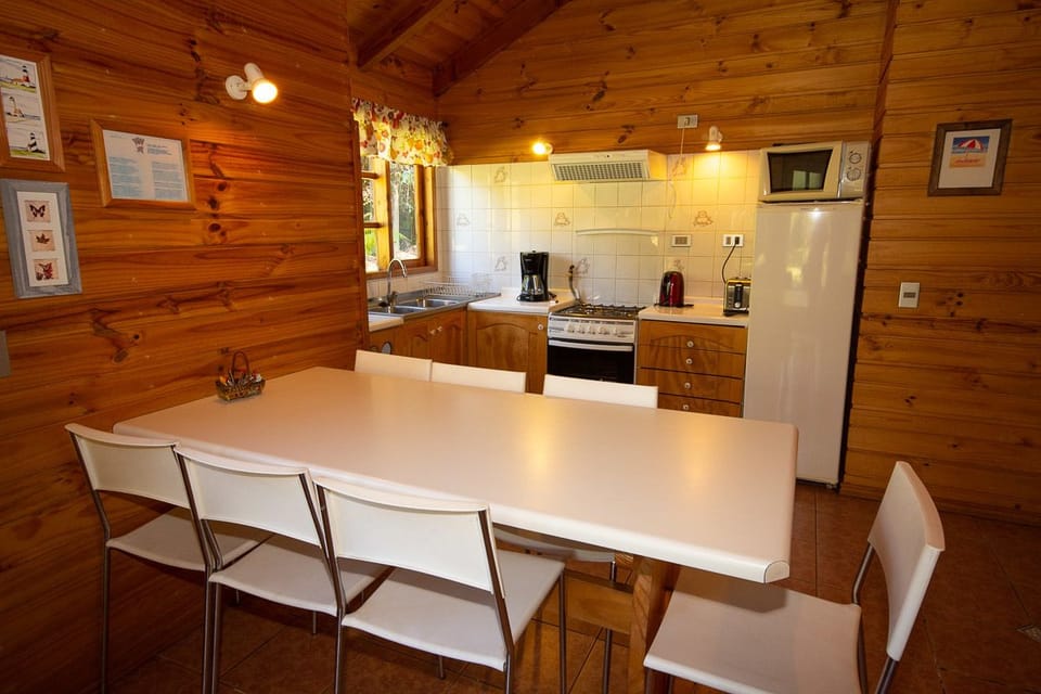 Cottage, 3 Bedrooms, 2 Bathrooms | Premium bedding, down comforters, memory foam beds