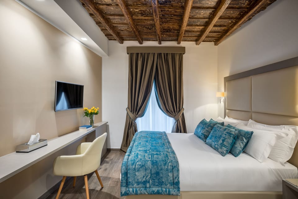 Superior Double Room | Minibar, in-room safe, desk, blackout drapes