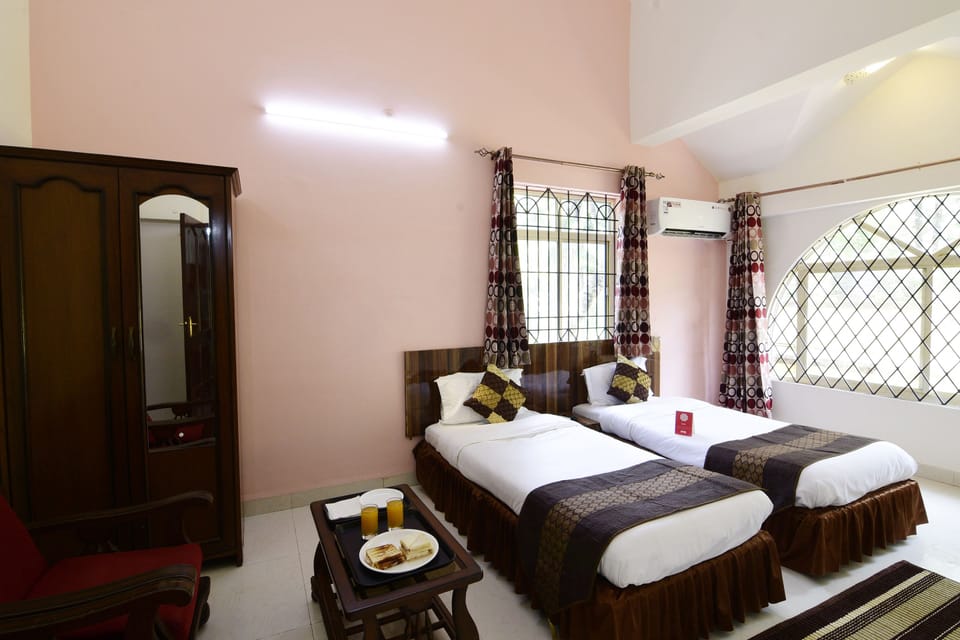 Deluxe Room | Desk, free WiFi