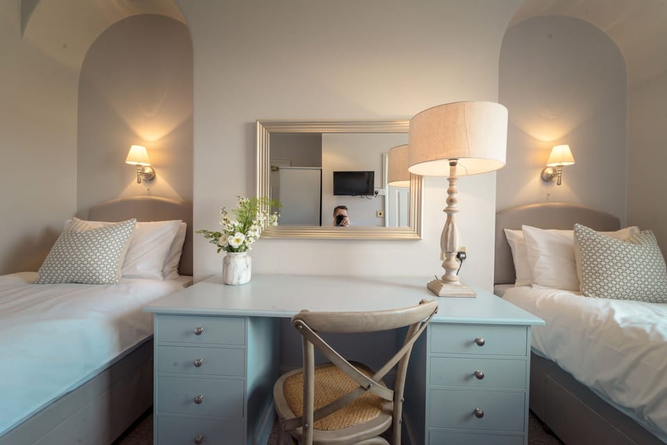 Twin Room, Ensuite | WiFi (free), bed sheets