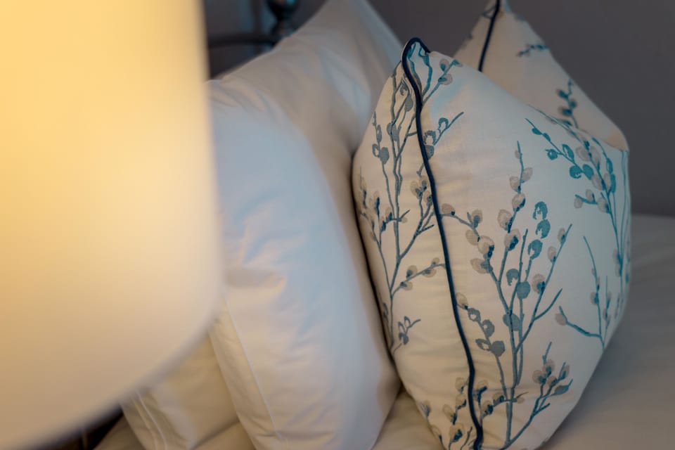 Twin Room, Shared Bathroom | WiFi (free), bed sheets