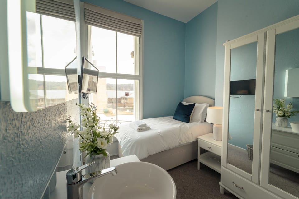 Twin Room, Shared Bathroom | WiFi (free), bed sheets