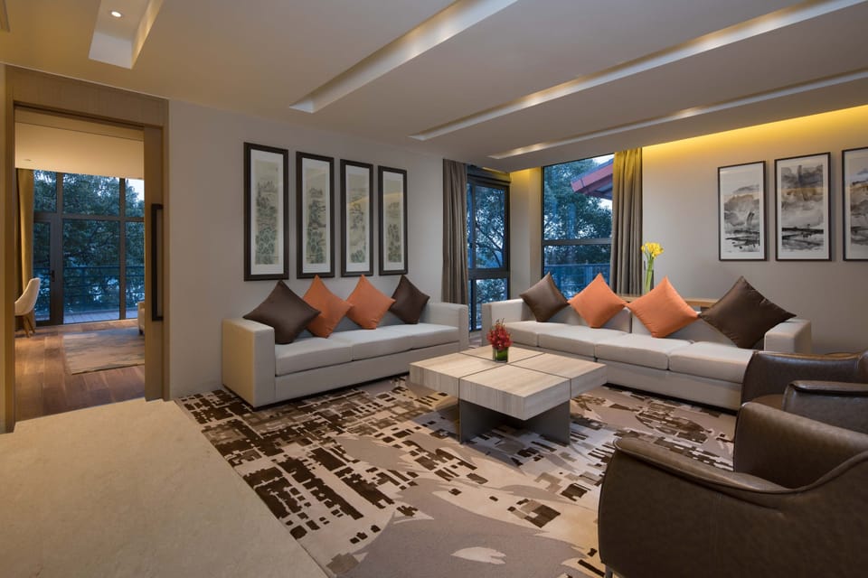 1 bedroom, premium bedding, down comforters, minibar