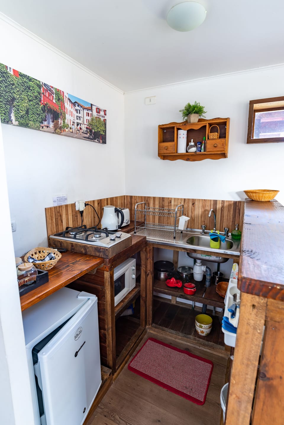 Traditional Apartment, 1 Bedroom | Private kitchen | Shared fridge, microwave