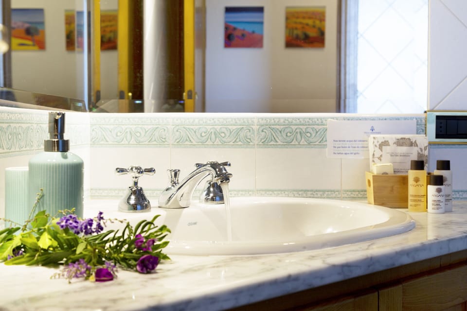 Panoramic Loft, 2 Bedrooms, Non Smoking, Sea View | Bathroom | Shower, rainfall showerhead, designer toiletries, hair dryer