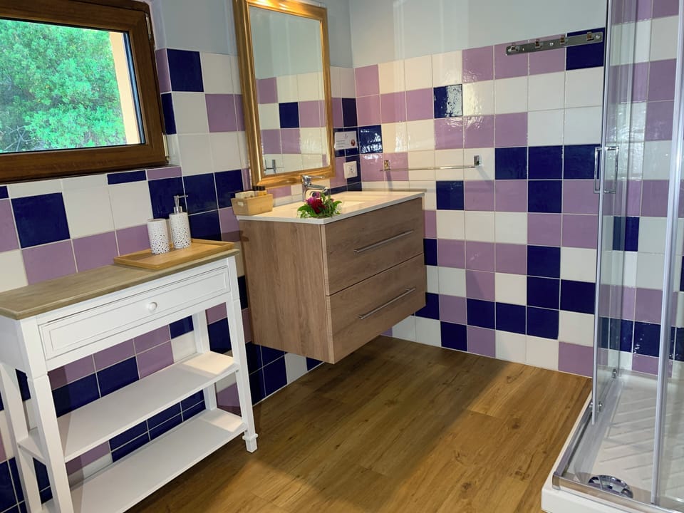Panoramic Penthouse, 2 Bedrooms, Non Smoking, Sea View | Bathroom | Shower, rainfall showerhead, designer toiletries, hair dryer