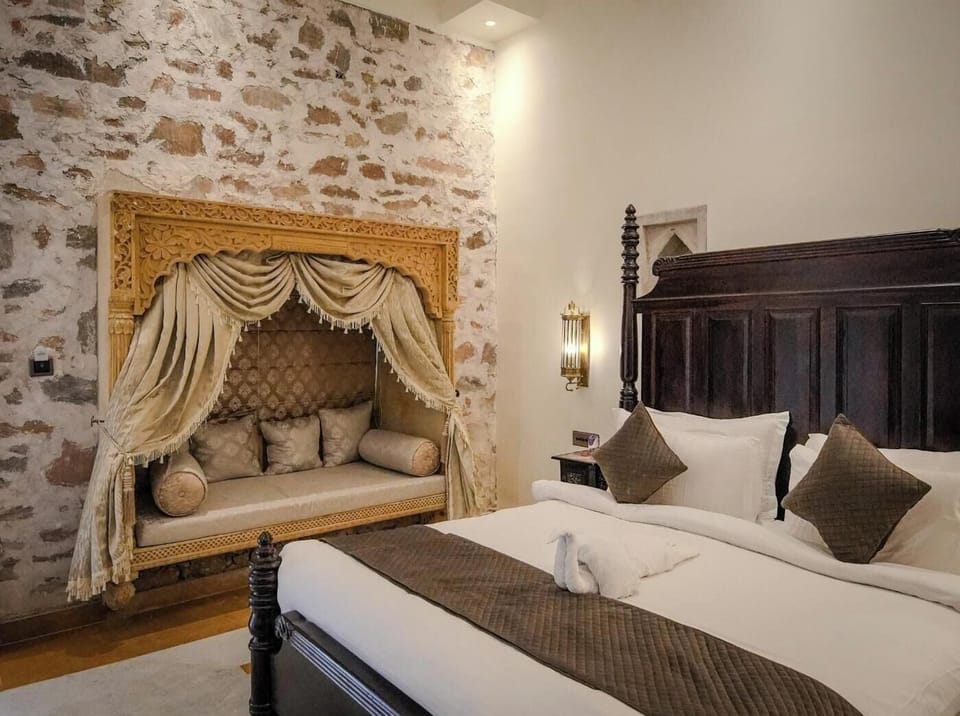 Premium bedding, desk, soundproofing, individually decorated