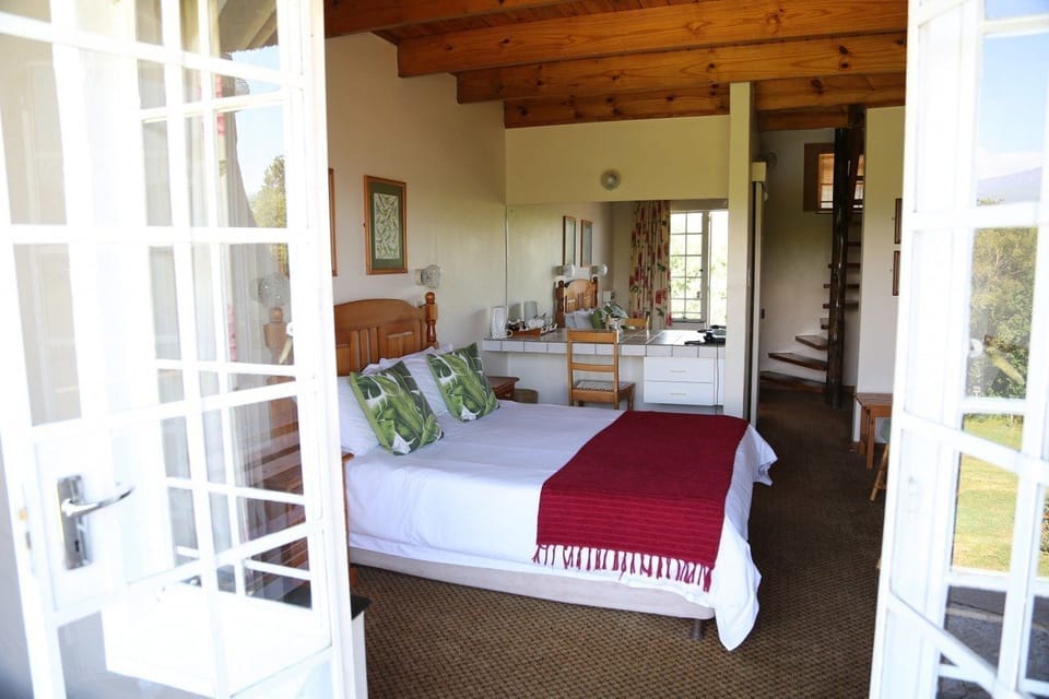 Family Duplex, 2 Bedrooms, Mountain View | Desk, iron/ironing board, free WiFi, bed sheets