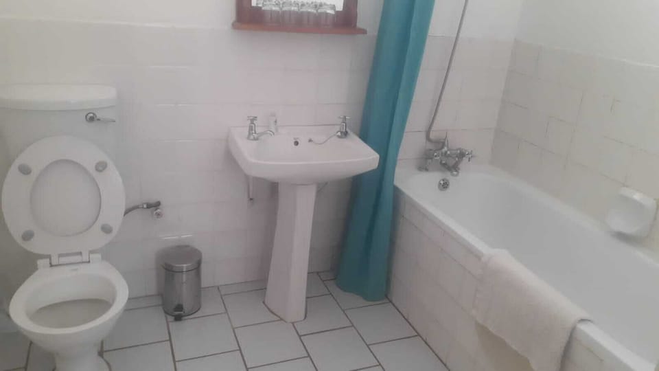Family Double or Twin Room, 2 Bedrooms, Garden View | Bathroom | Combined shower/tub, free toiletries, towels