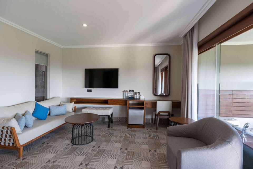 Penthouse Suite | In-room safe, desk, soundproofing, iron/ironing board