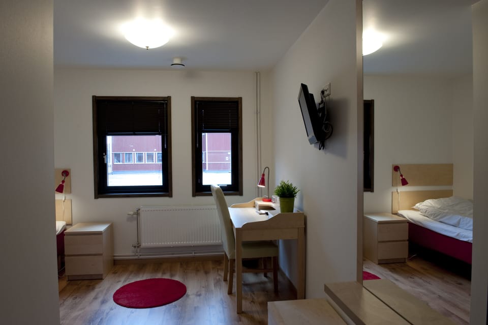 Single Room | Iron/ironing board (on request), WiFi (free), individually decorated