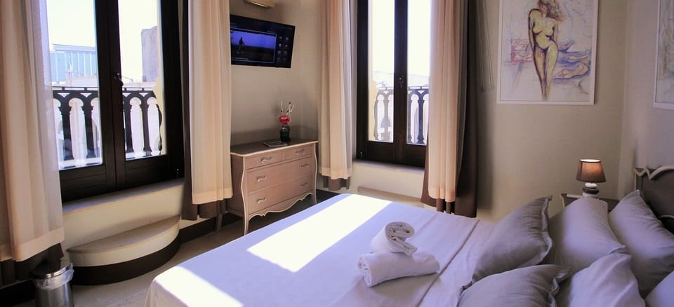 Suite | Minibar, in-room safe, desk, soundproofing