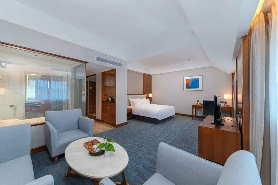 Executive Double Room | Premium bedding, minibar, in-room safe, desk