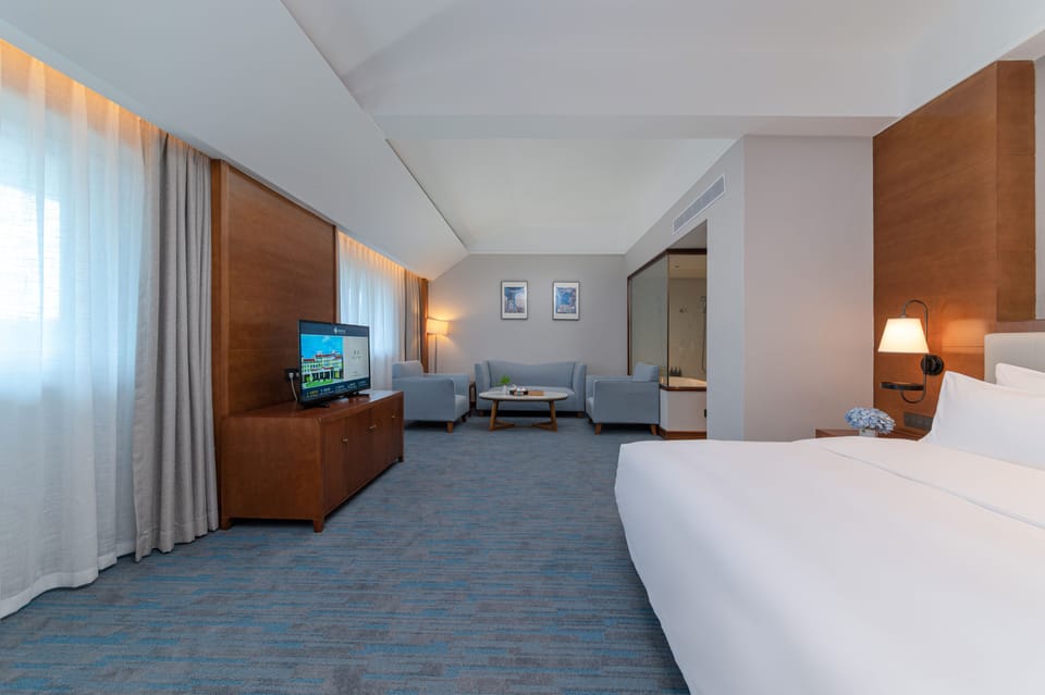 Executive Double Room | Premium bedding, minibar, in-room safe, desk