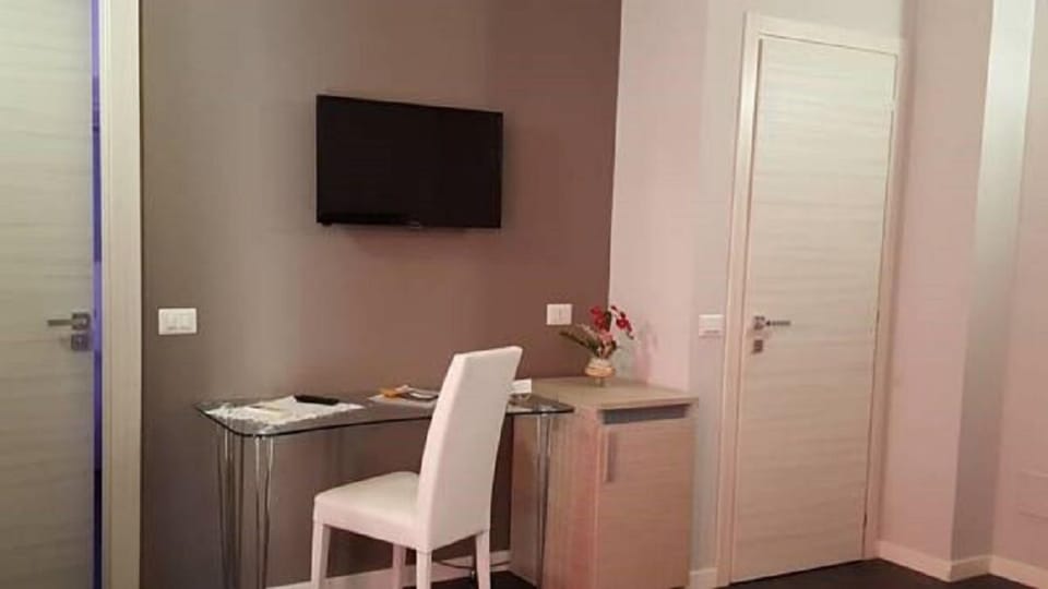 Deluxe Triple Room, Multiple Beds, Non Smoking | Room amenity