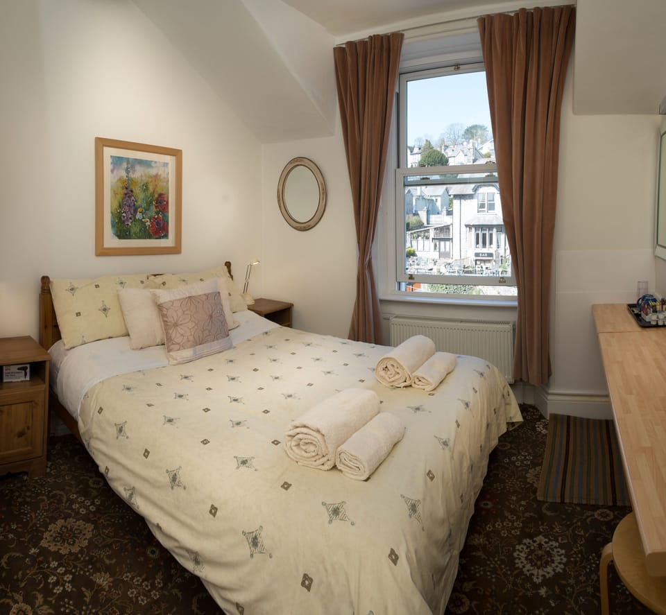 Double Room | Desk, laptop workspace, blackout drapes, iron/ironing board