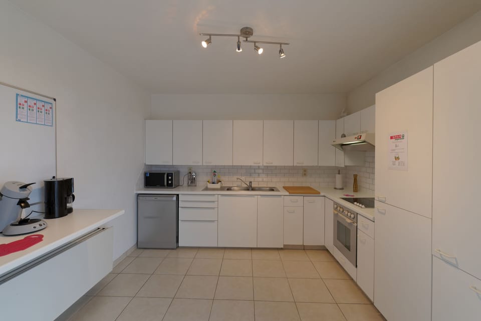 Comfort Villa, 4 Bedrooms | Private kitchen | Fridge, microwave, oven, stovetop