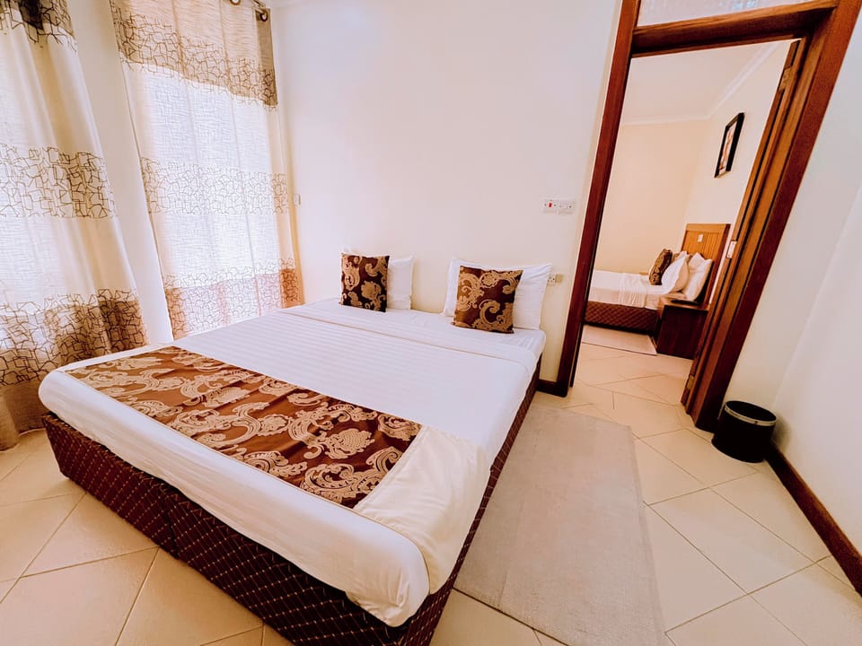 Family Room | Down comforters, minibar, in-room safe, desk