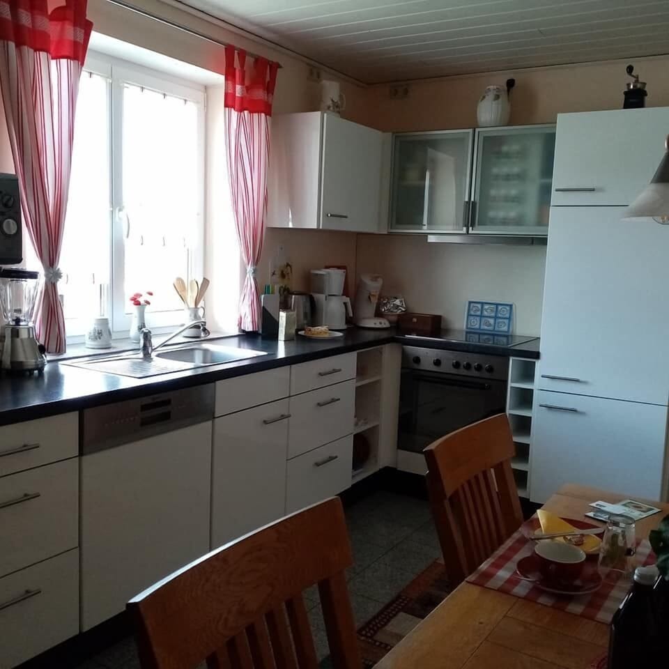 Comfort Apartment, 2 Bedrooms, Balcony, Garden View | Private kitchen | Fridge, microwave, oven, stovetop
