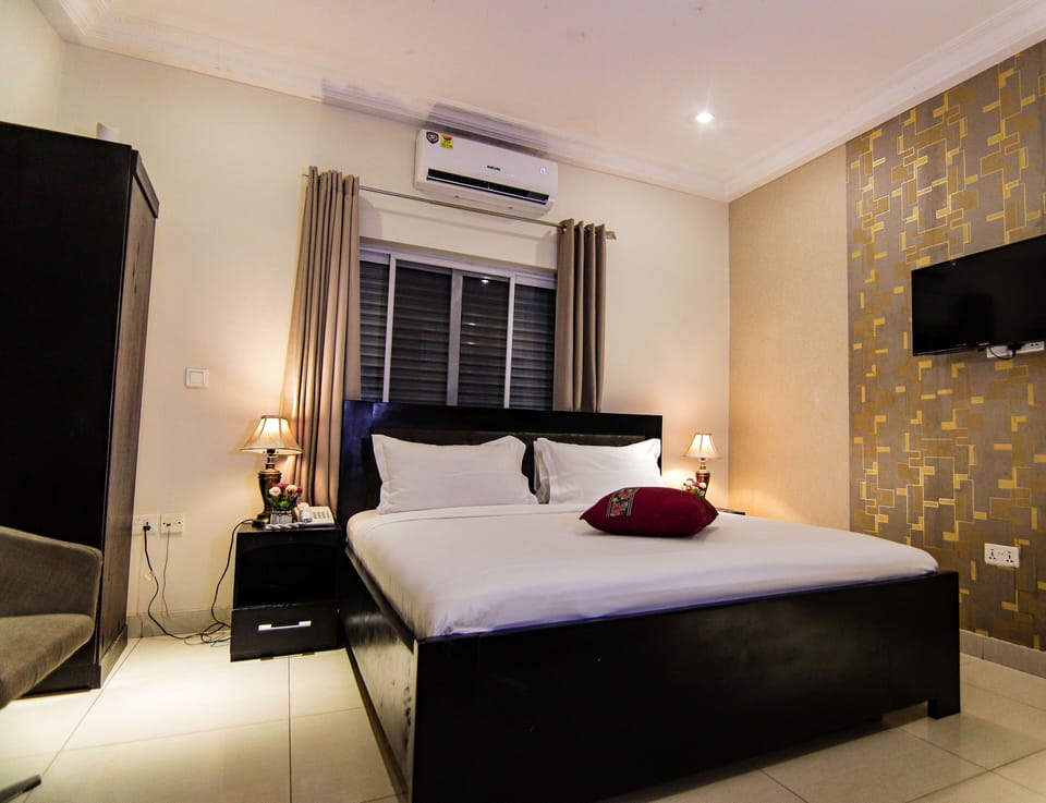Deluxe Double Room, 1 Queen Bed | In-room safe, desk, WiFi (free)