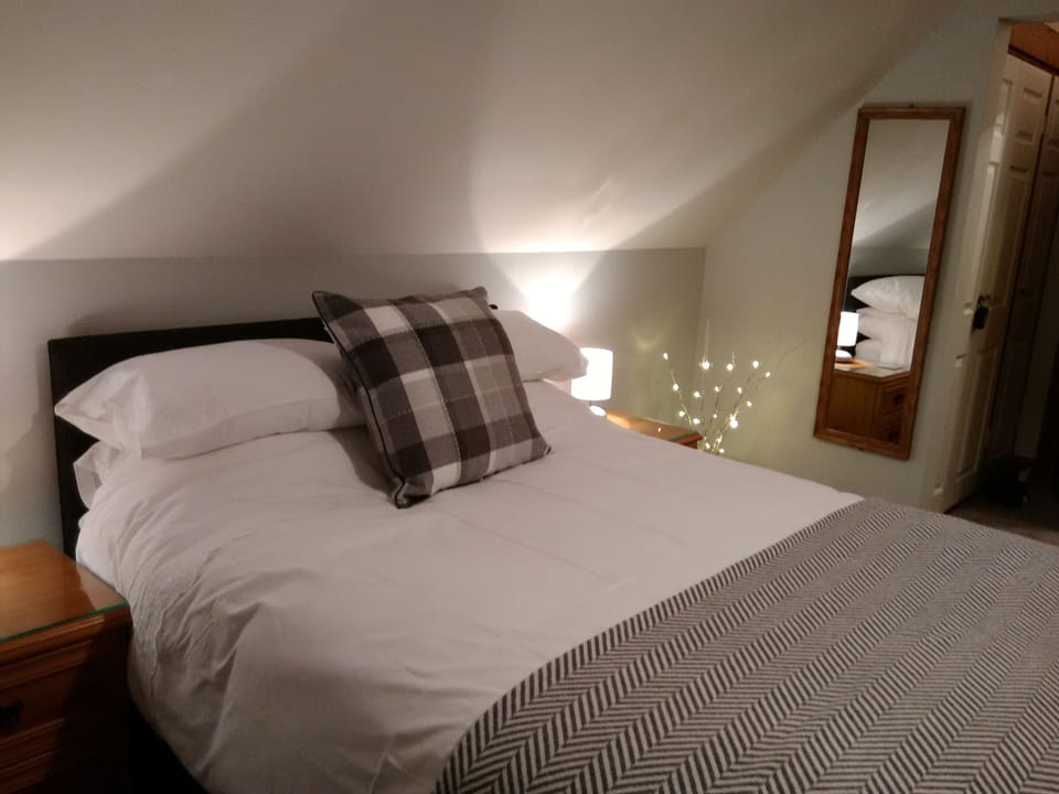 Willow Tree Room | Hypo-allergenic bedding, individually decorated, individually furnished