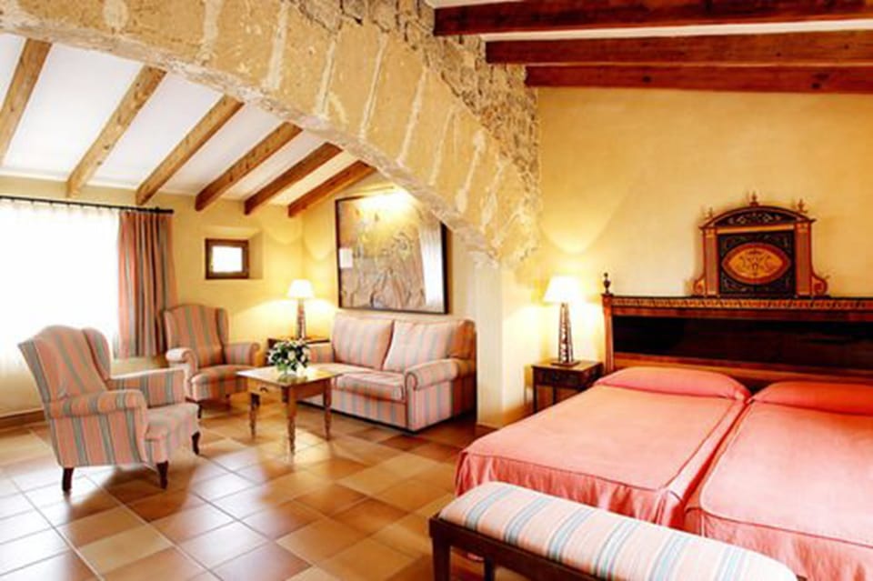 Double Room, Terrace | Minibar, in-room safe, individually decorated, individually furnished