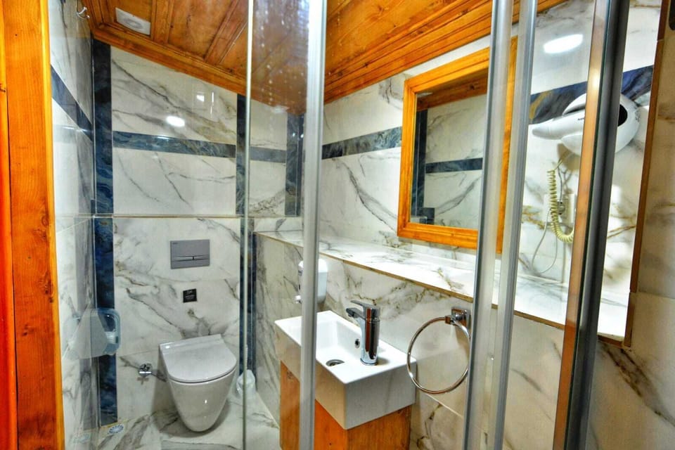 Standard Double Room | Bathroom | Shower, hair dryer (on request), bathrobes, slippers