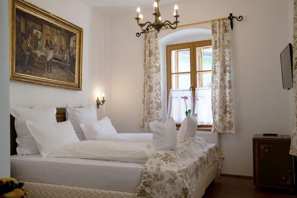 Standard Double Room | 1 bedroom, minibar, in-room safe, desk