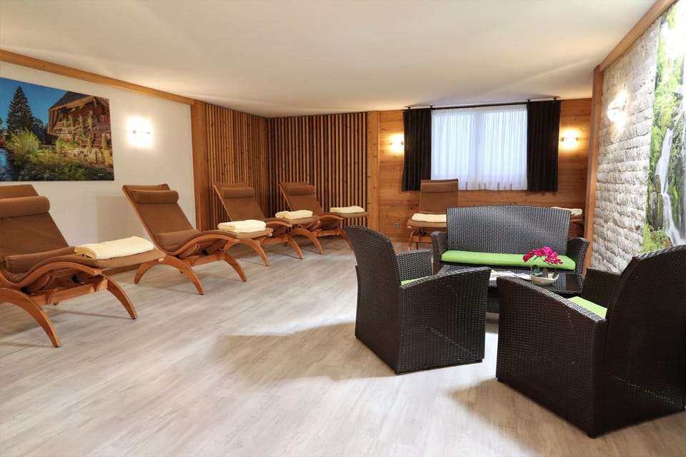 Body treatments, aromatherapy, 1 treatment room, massages