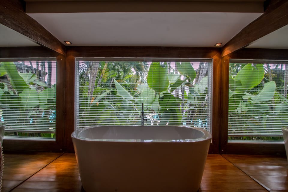 Superior Villa | Bathroom | Combined shower/tub, deep soaking tub, free toiletries, hair dryer