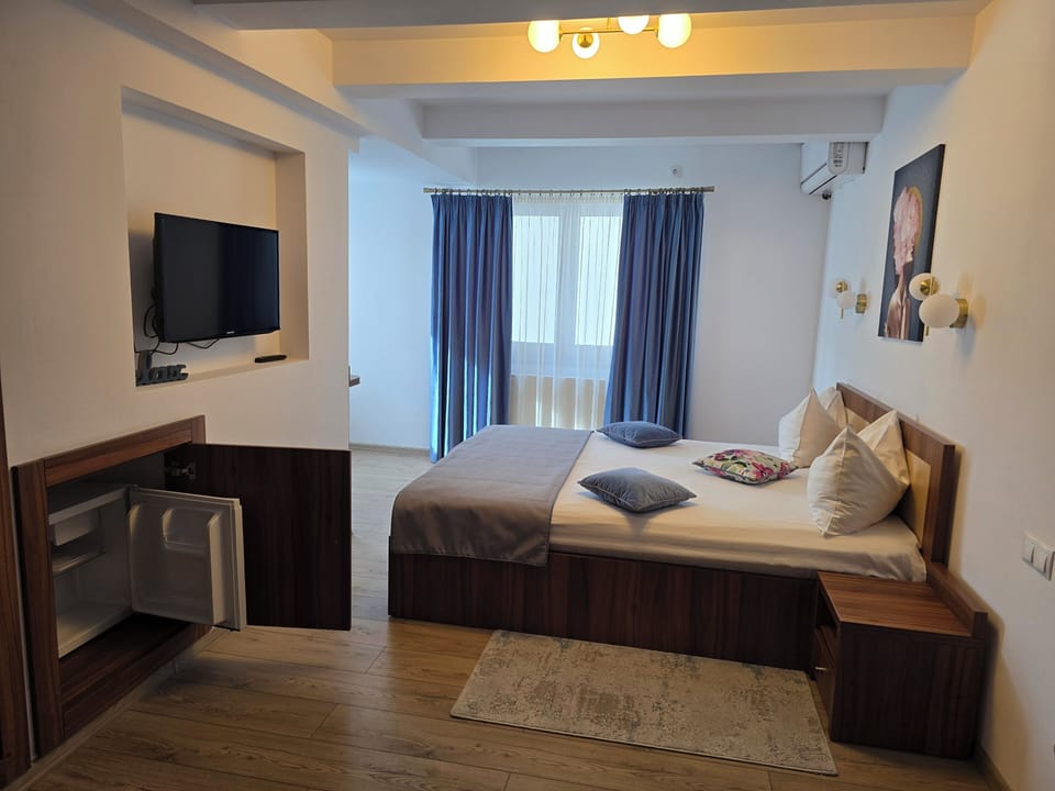 Double Room | Desk, iron/ironing board, free cribs/infant beds, free WiFi