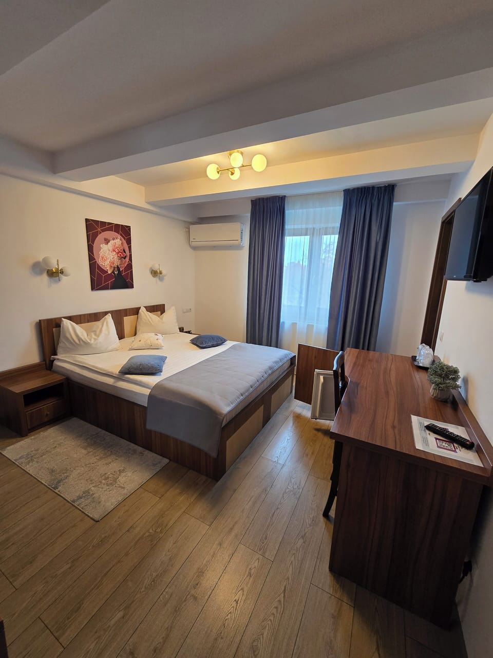 Double Room | Desk, iron/ironing board, free cribs/infant beds, free WiFi