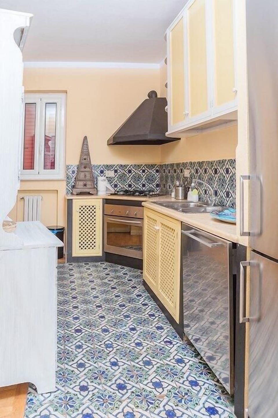 Apartment, 2 Bedrooms | Private kitchen | Full-size fridge, microwave, oven, stovetop