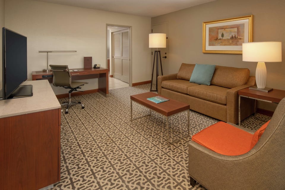 Hypo-allergenic bedding, in-room safe, desk, blackout drapes