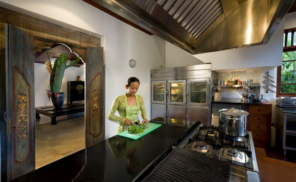Superior Villa | Private kitchen | Fridge, microwave, stovetop, coffee/tea maker