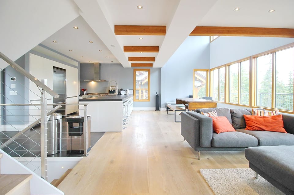 Large common area suitable for hosting and entertaining after a day on the hill