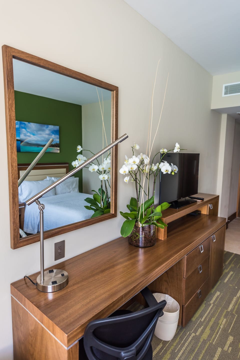 Queen Bed Room, Non Smoking | 1 bedroom, premium bedding, pillowtop beds, in-room safe