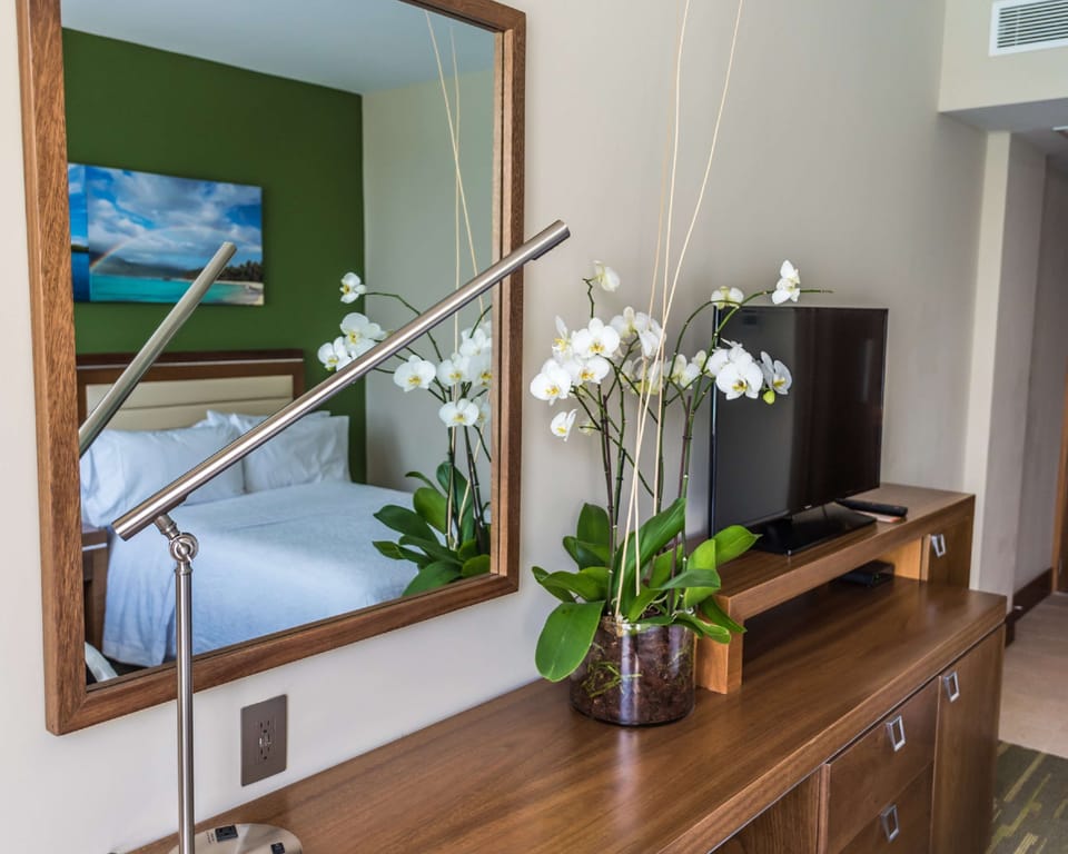 1 bedroom, premium bedding, pillowtop beds, in-room safe
